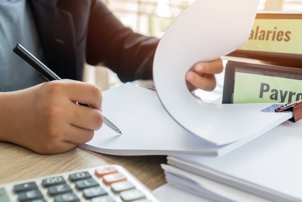 The benefits of outsourcing payroll services